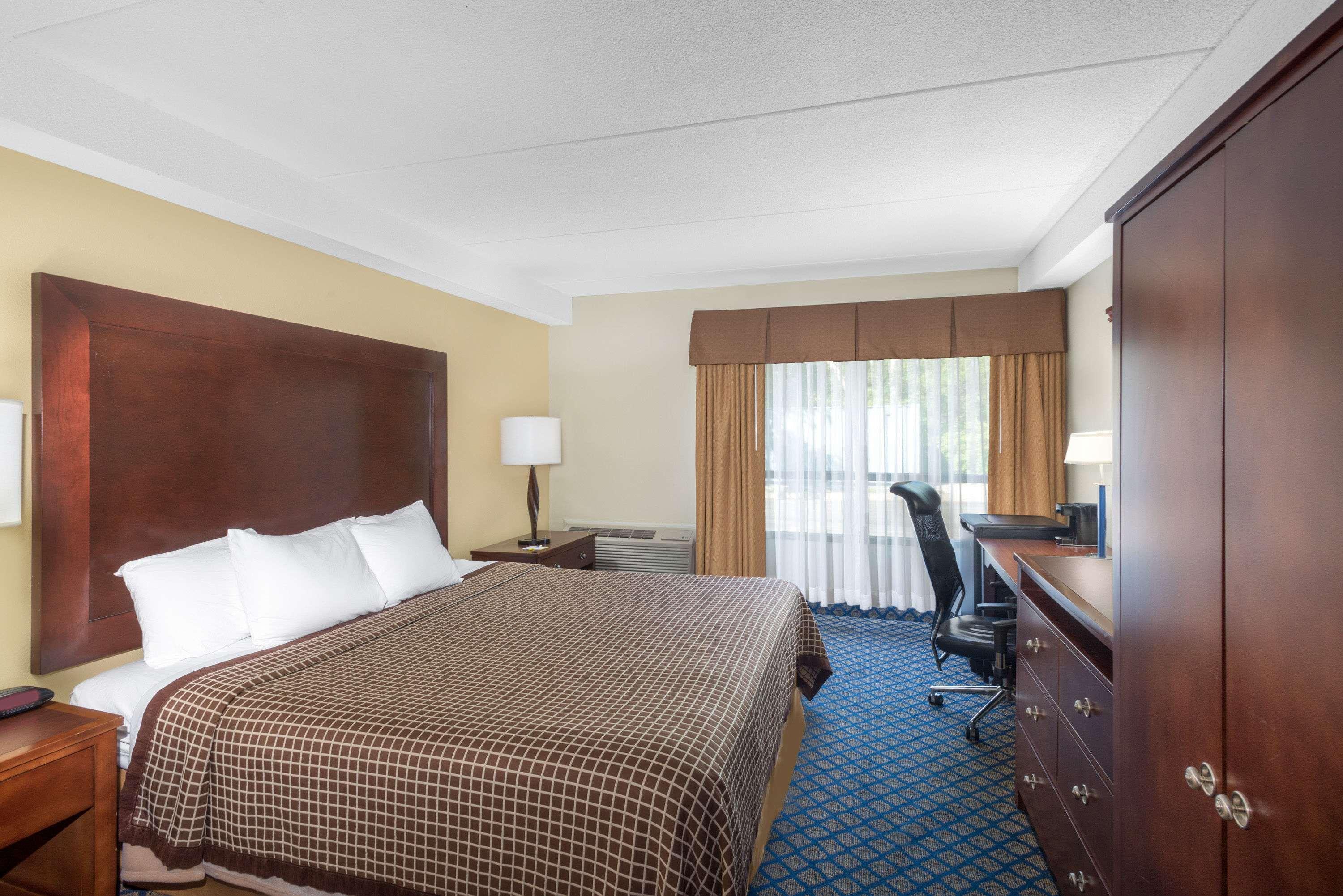 Days Inn By Wyndham Geneva/Finger Lakes Экстерьер фото