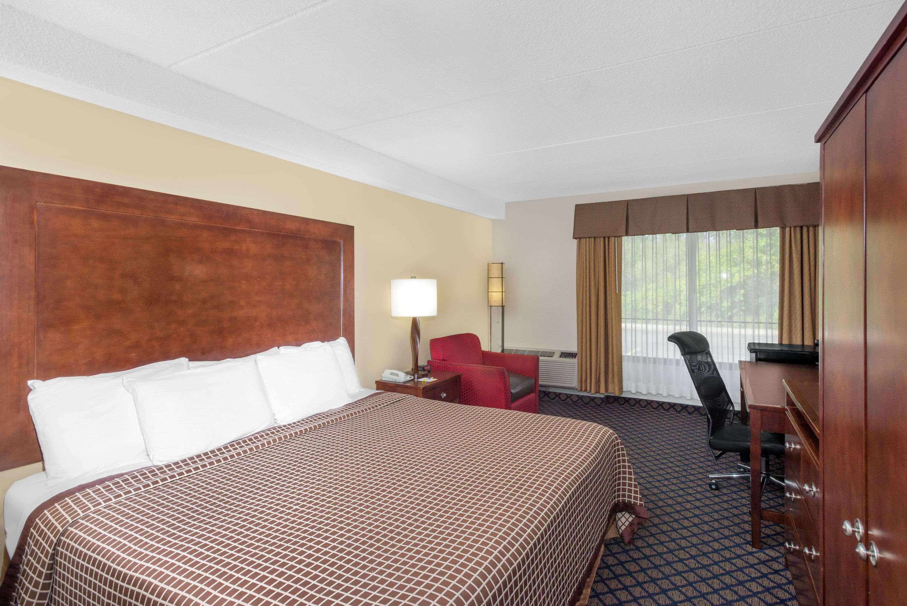 Days Inn By Wyndham Geneva/Finger Lakes Экстерьер фото