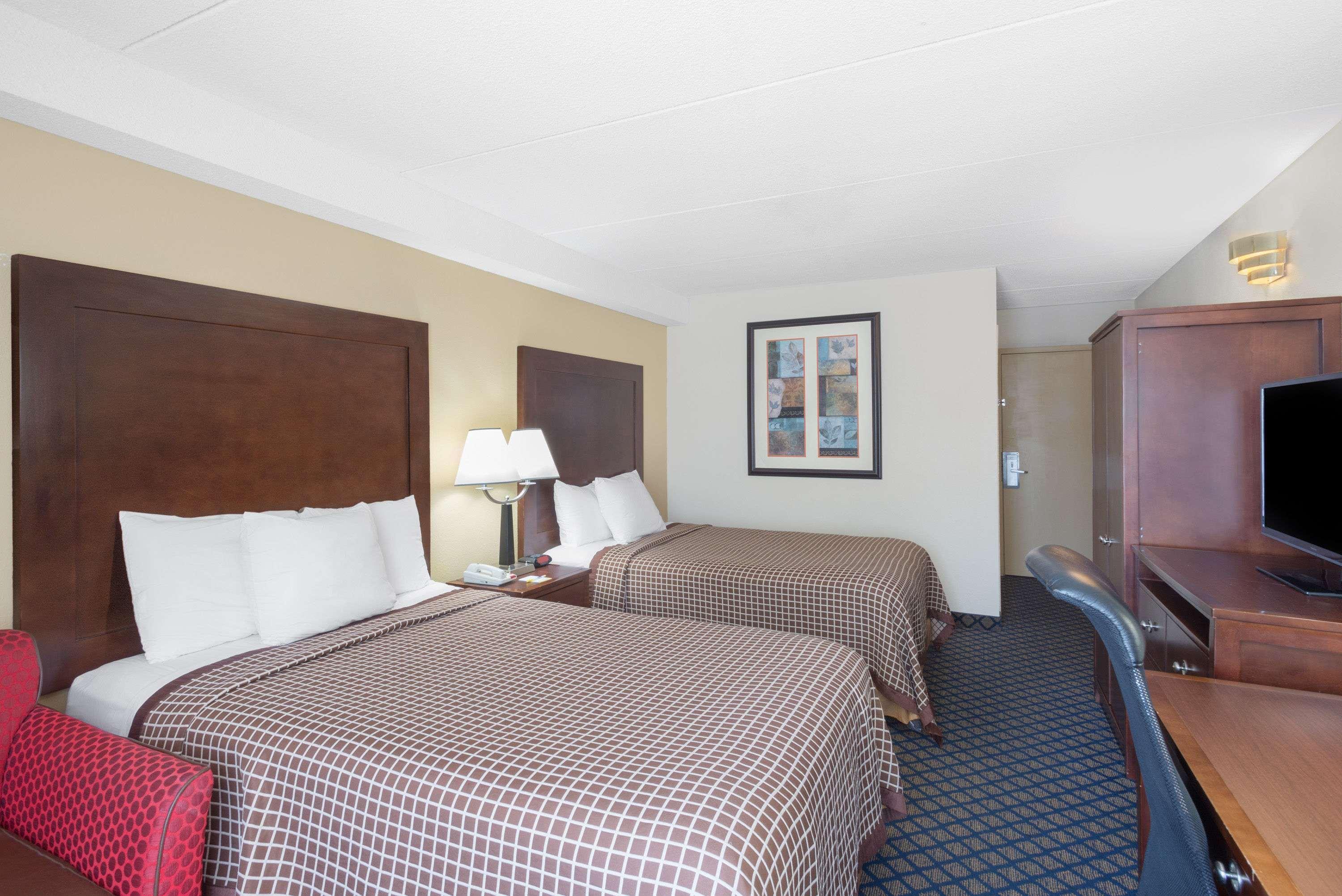 Days Inn By Wyndham Geneva/Finger Lakes Экстерьер фото